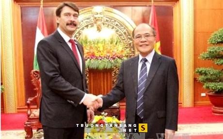 Председатель Национального собрания Вьетнама встретился с президентом Венгрии - ảnh 1
